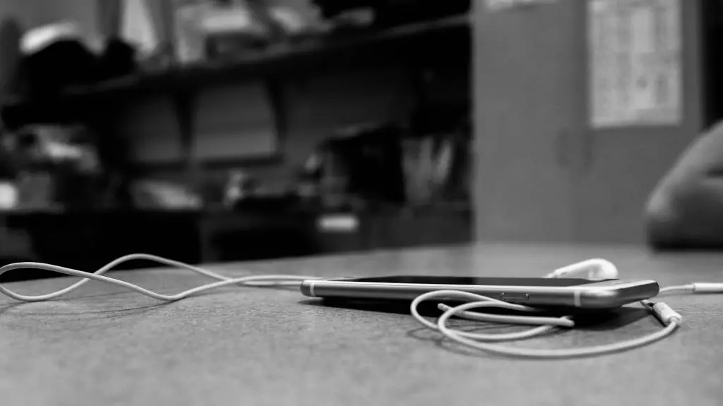 greyscale life hack to reduce your screen time