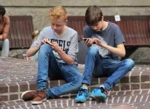 how to limit cell phone use of your kids and teens